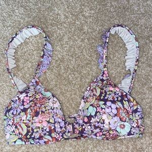 NWOT Victoria’s Secret Lightly Lined Floral Ruffle Sleeve Detail Bikini Top